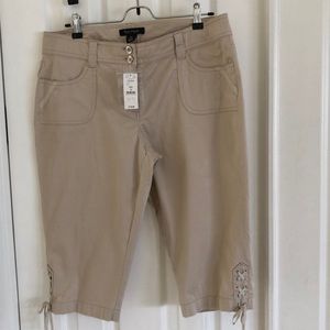 White House Black Market khaki Pedal Pusher